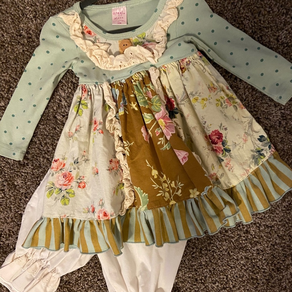 Giggle moon outfit